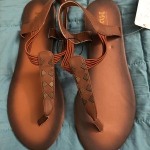 NWT Mudd Brown Sandals with Gold Accents Size 11
